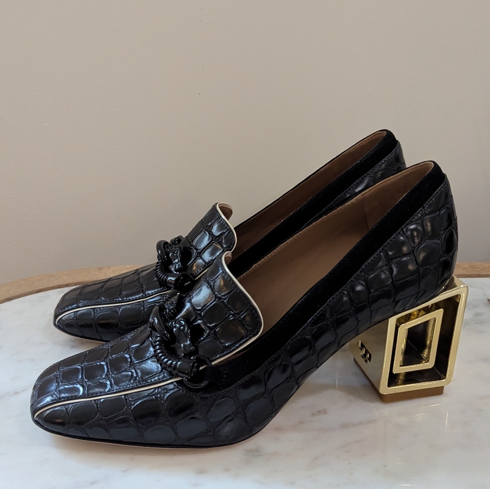Elegant Black Croc-Embossed Women's Loafers